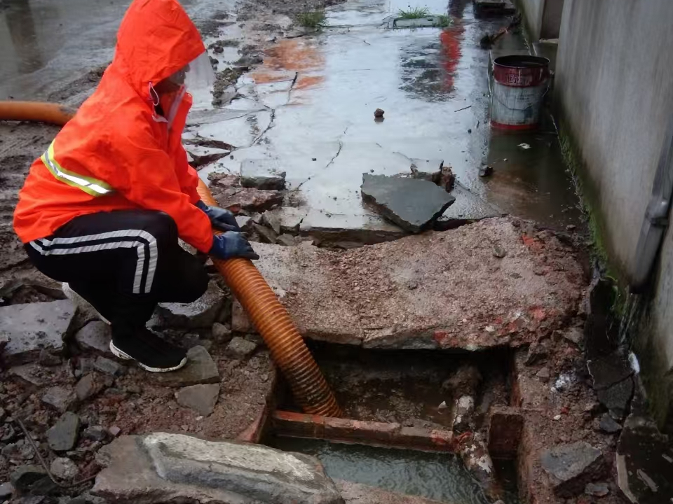 沁阳专业清理污水池 炜誉市政以规范流程守护城市 “肠道”